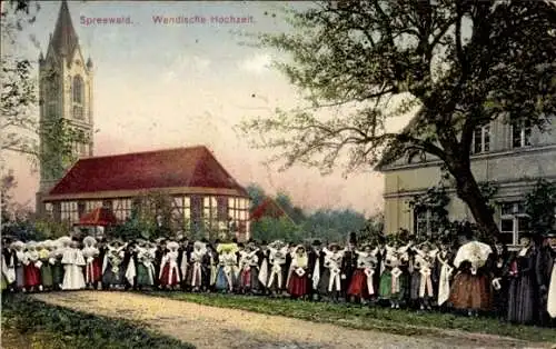 Ak Spreewald, Spreewälder in Trachten, Wendische Hochzeit, Kirche