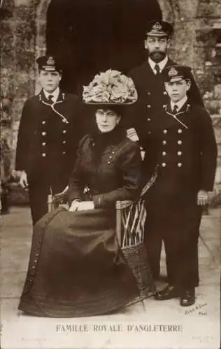 Ak König George V., Königin Mary, Prinz Edward, Herzog von Cornwall, und Prinz Albert