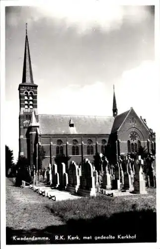 Ak Kwadendamme Zeeland Niederlande,  R.K. Kerk, met gedeelte Kerkhof