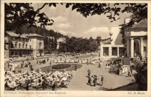 Ak Krynica Zdrój Polen, Promenade während des Konzerts