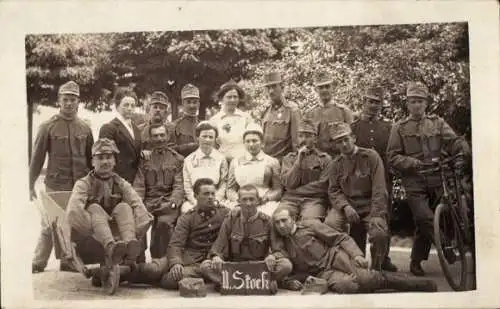 Foto Ak Kuk Soldaten in Uniform, Lazarett, Gruppenbild 1915