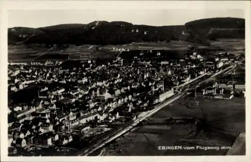 Ak Ebingen Albstadt in Württemberg, Blick auf den Ort, Bahnhof, Fliegeraufnahme