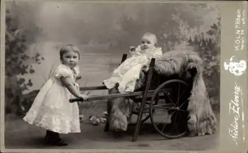 Kabinett Foto Köln am Rhein, Kinder-Porträt, Karren, Pelz