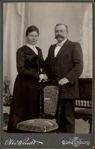 Kabinett Foto Quedlinburg im Harz, Ehepaar, Mann und Frau, Standporträt, Stuhl