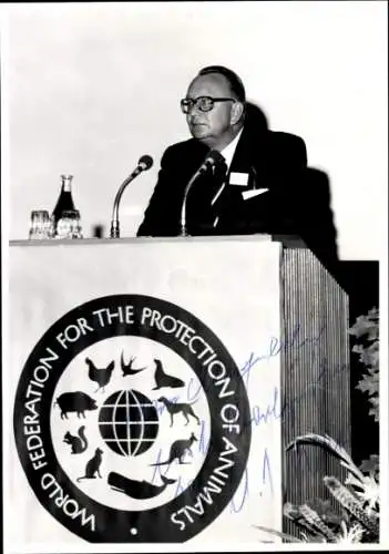 Autogramm Dr. H. J. Weichert, Portrait, Präsident, World Federation for the Protection of Animals