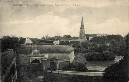 Ak Dömitz an der Elbe Mecklenburg, Festungstor und Teilansicht von Dömitz