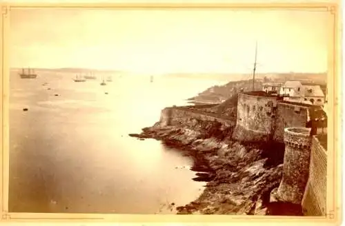 Foto Brest Finistère, Küste mit Burg