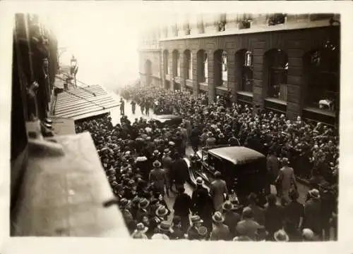 Foto Paris VIII, Gare Saint Lazare, M. Laval, Menschenmenge