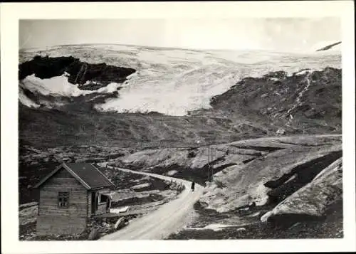 Foto Norwegen, Bergpanorama, Blick auf Straße und Gletscher