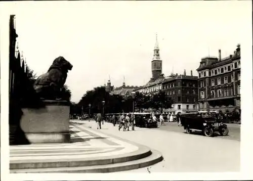 Foto København Kopenhagen Dänemark, Teilansicht mit Kirche, Straßenpartie, Autos