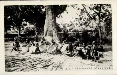 Foto  Senegal, Afrique Occidentale Francaise, Fabricants de Paniers, Korbmacher