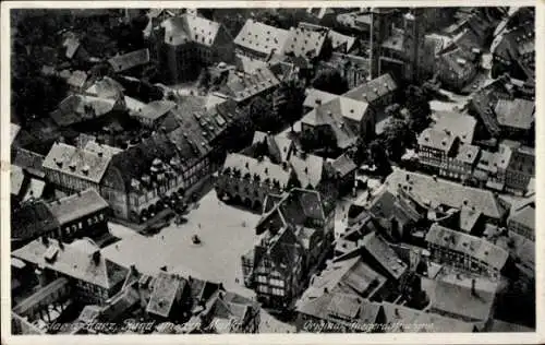 Ak Goslar am Harz, Luftbild der Stadt, Marktplatz