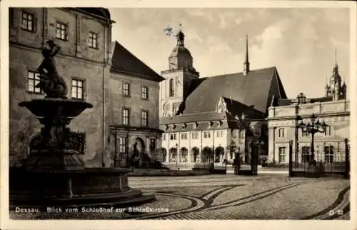 Ak Dessau in Sachsen Anhalt, Schlosshof, Schlosskirche