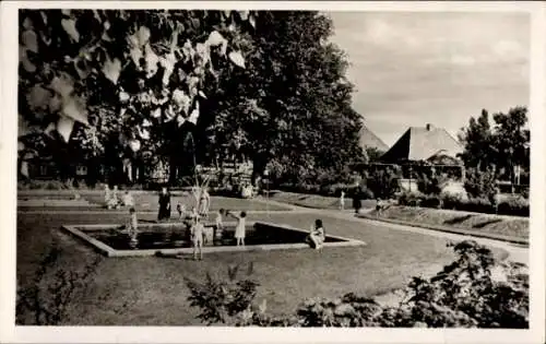 Ak Oldenburg in Holstein, Kinder, Springbrunnen