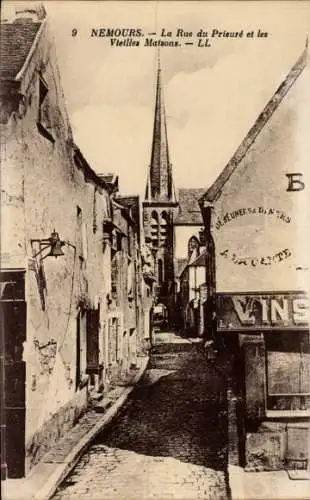 Ak Nemours Seine-et-Marne, Rue du Prieure, Vieilles Maisons, Kirchturm