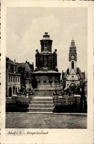 Ak Adorf im Vogtland,  Kriegerdenkmal, Kirche im Hintergrund