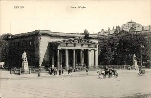 Ak Berlin Mitte, Neue Wache, Statuen