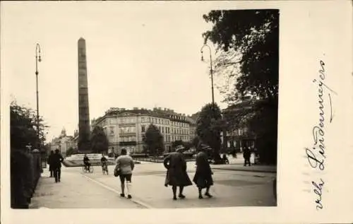 Foto Ak München, Straße, Passanten