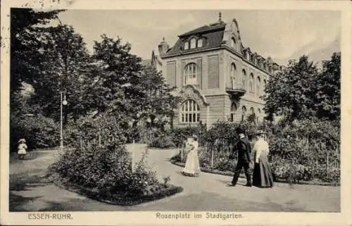 Ak Essen im Ruhrgebiet, Stadtgarten, Rosenplatz, Spaziergänger