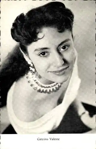 Ak Schauspielerin Caterina Valente, Portrait, Schmuck