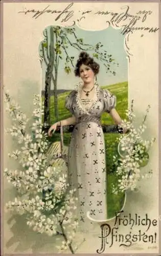 Litho Glückwunsch Pfingsten, Schöne junge Dame am Zaun, Blüten