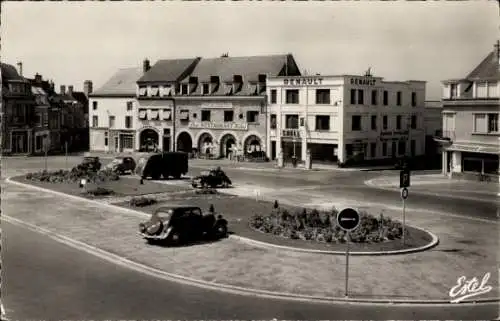 Ak La Loupe Eure et Loir, La Place de l'Hotel de Ville - Le Rond-Point