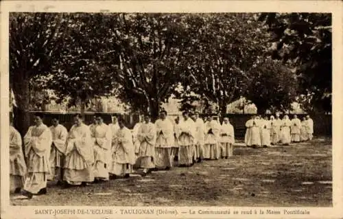 Ak Taulignan Drôme, Saint-Joseph-de-L'Ecluse,  La Communaute se rend a la Messe Pontificale