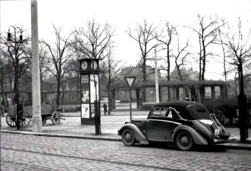 Foto Zwickau in Sachsen, Straßenpartie, Auto, Straßenuhr