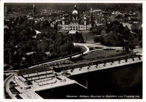 Ak Hannover in Niedersachsen, Bismarckdenkmal, Rathaus, Maschsee mit Gaststätte, Luftbild