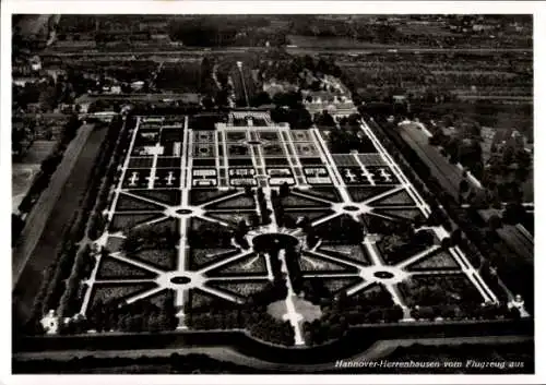 Ak Herrenhausen Hannover in Niedersachsen, Herrenhausen, Fliegeraufnahme