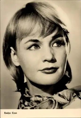 Ak Schauspielerin Evelyn Cron, Film Das grüne Ungeheuer, Die schöne Lurette, DEFA Film, Portrait