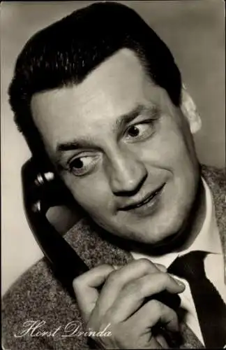 Ak Schauspieler Horst Drinda, Portrait mit Telefon, DEFA Film, Klotz am Bein