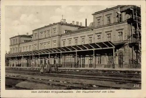 Ak Libau Lettland, Soldaten auf dem Hauptbahnhof, 1. WK