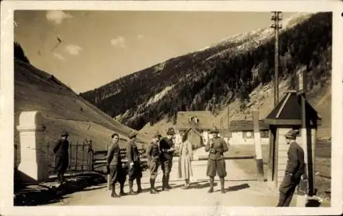 Ak Brenner Tirol, An der Grenze, Brennerpass, Zoll