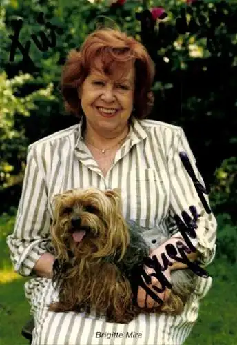 Ak Schauspielerin Brigitte Mira, Portrait, Hund, Autogramm