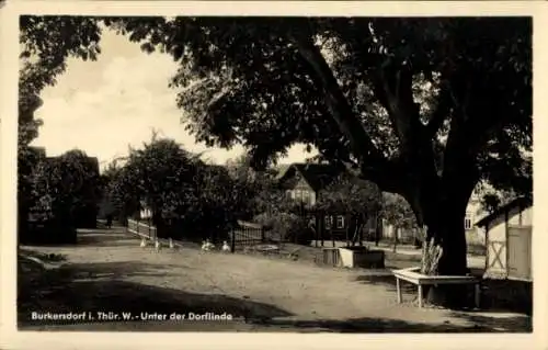 Ak Burkersdorf Saalfelder Höhe Saalfeld an der Saale Thüringen, Unter der Dorflinde