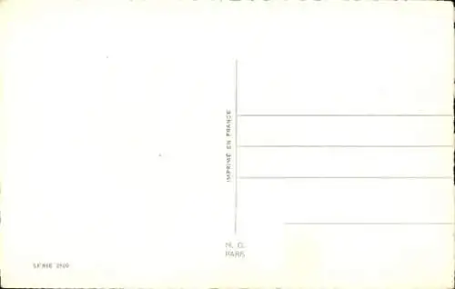 Ak Getigerte Hauskatze beobachtet gelben Schmetterling