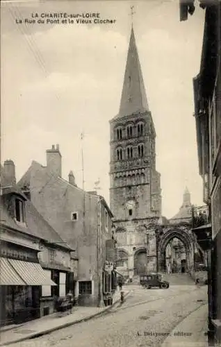 Ak La Charité sur Loire Nièvre, La Rue du Pont et le Vieux Clocher