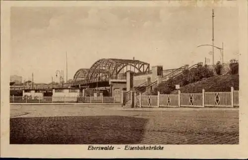 Ak Eberswalde in der Mark, Eisenbahnbrücke