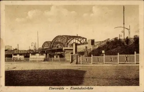 Ak Eberswalde in der Mark, Eisenbahnbrücke