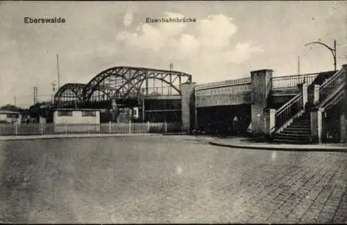 Ak Eberswalde im Kreis Barnim, Eisenbahnbrücke