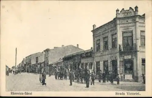 Ak Râmnicu Sărat  Rimnicul-Sarat Rümnick Rumänien, Strada Victoriei