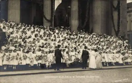 Ak Potsdam in Brandenburg, Schulkinder beim Einzug in der Stadt 1905