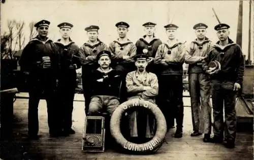 Foto Ak Marinesoldaten in Uniformen, S.M.S. Lothringen, Kaiserzeit