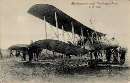 Ak Abgeschossener englischer Kampfdoppeldecker, 1916