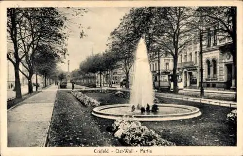 Ak Krefeld am Niederrhein, Ost-Wall, Springbrunnen