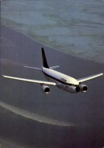 Ak Deutsche Lufthansa, Passagierflugzeug im Flug über dem Meer