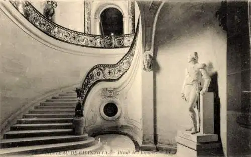 Ak Chantilly Oise, Chateau, Detail der Treppe