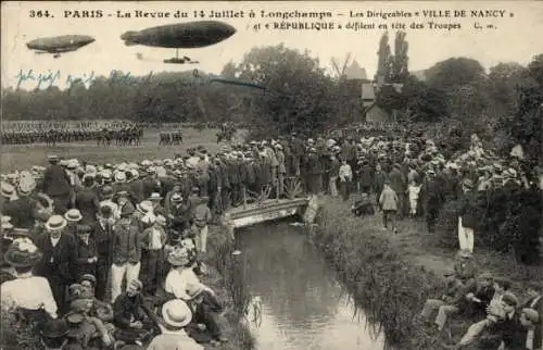 Ak Paris XVI., Revue du 14 Juillet a Longchamps, Dirigeables Ville de Nancy et Republique