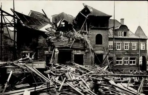 Foto Ak Jablonec nad Nisou Gablonz an der Neiße Region Reichenberg, Zerstörte Gebäude